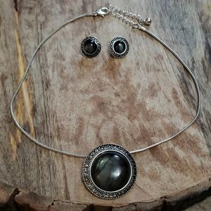 Necklace and earring set